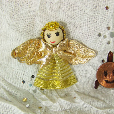 Dollhouse miniature Gold Angle for 1" Christmas Tree top